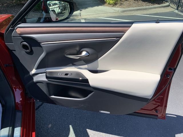 Used 2025 Lexus ES 350 w/ Premium Package FWD image 13