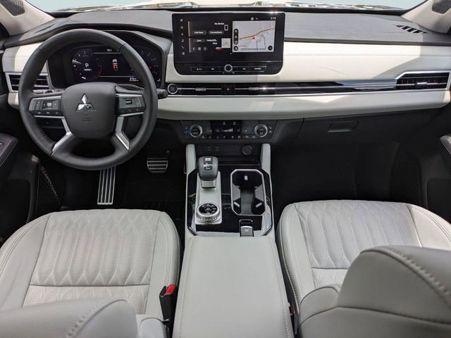 New 2025 Mitsubishi Outlander AWD image 18