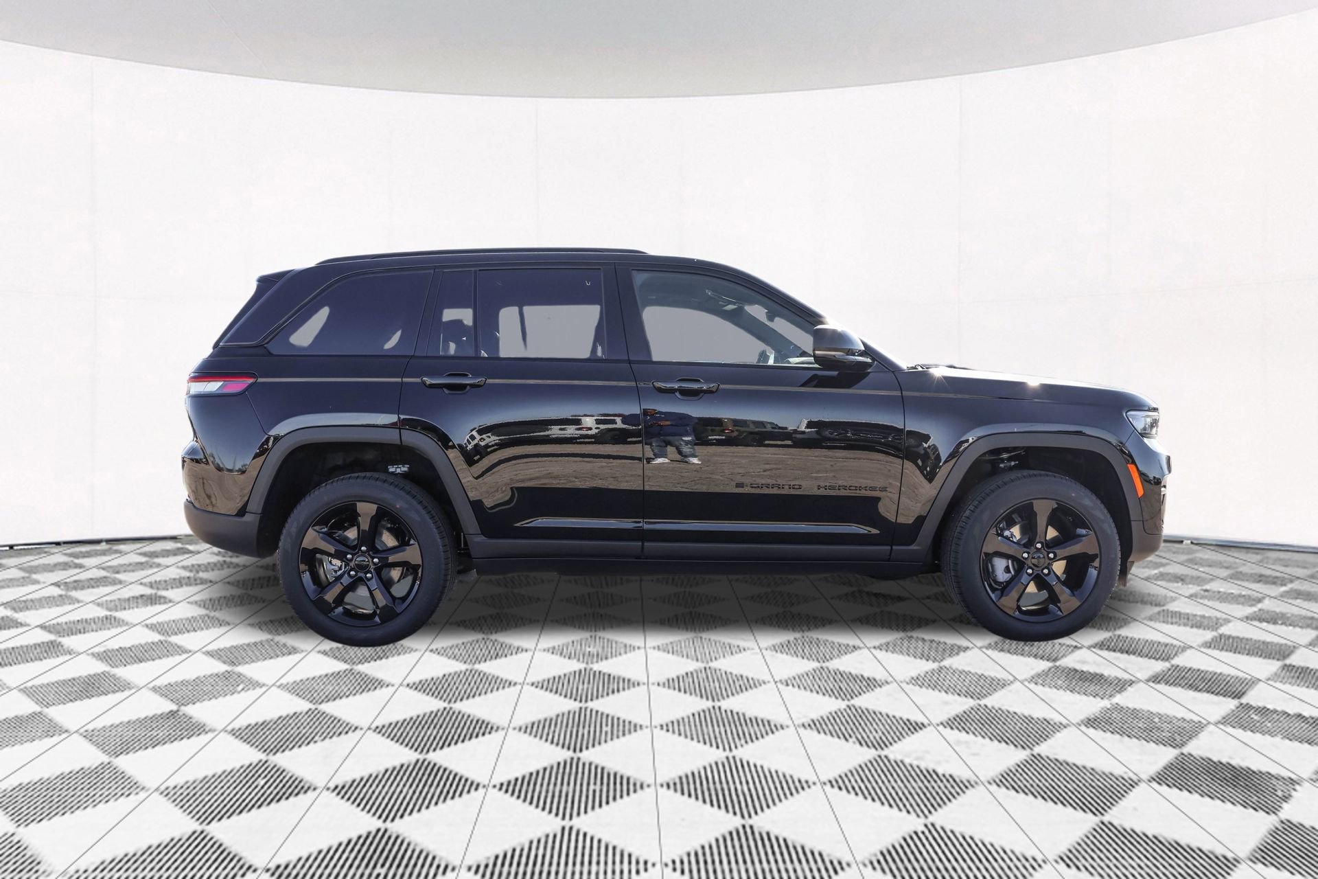 New 2025 Jeep Grand Cherokee Limited w/ Black Appearance Package image 11