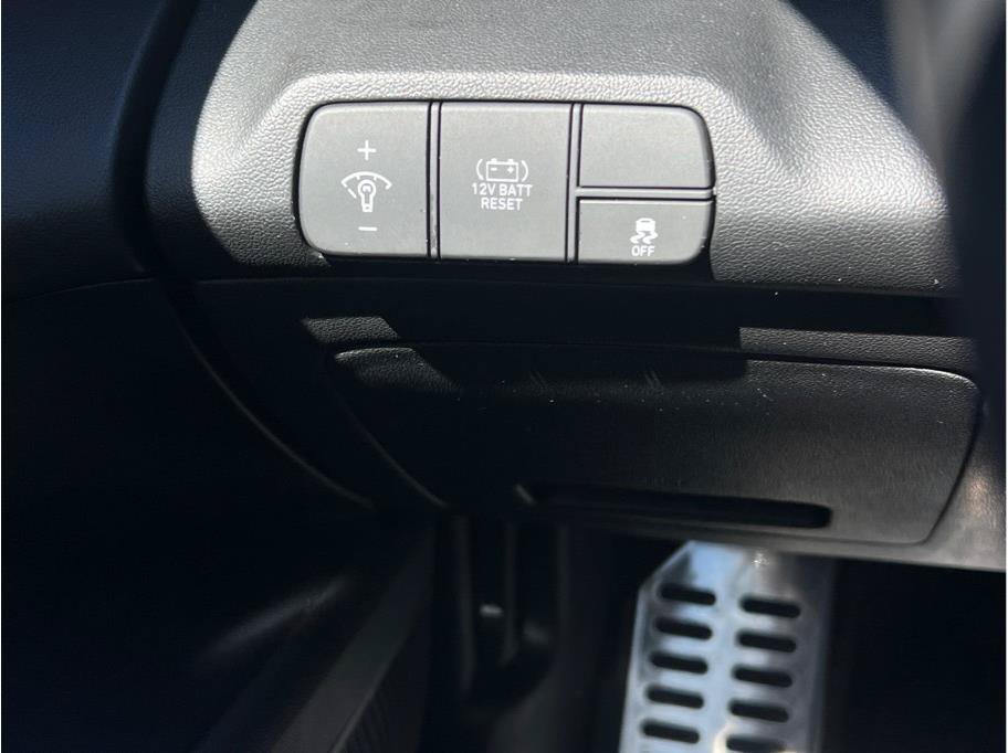 Used 2025 Hyundai Elantra SEL FWD image 19