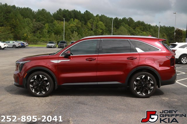 Certified 2025 Kia Sorento EX w/ Panoramic Sunroof Package FWD image 4