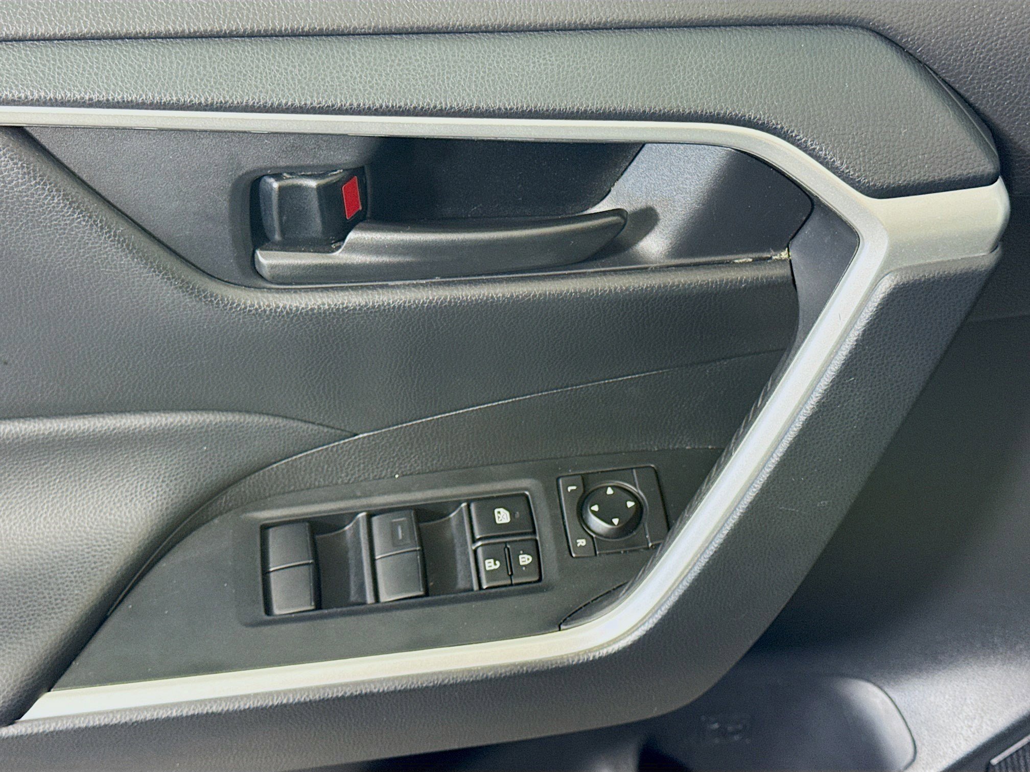 Used 2024 Toyota RAV4 LE image 23