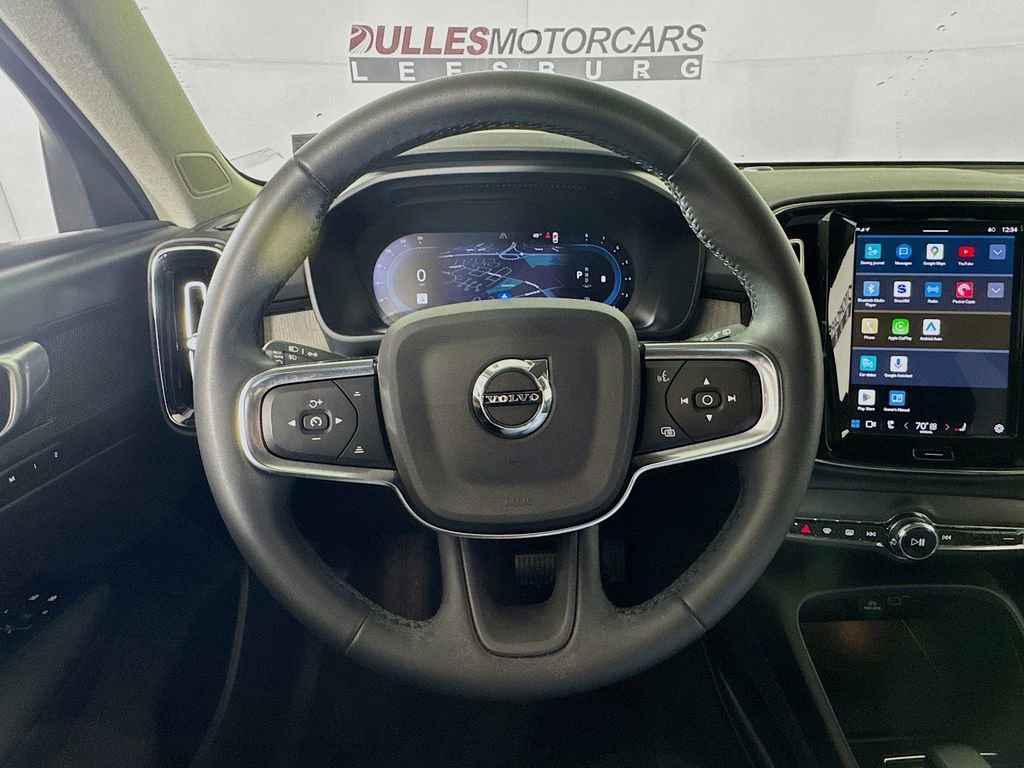 Used 2023 Volvo XC40 B5 Core w/ Convenience Package image 11