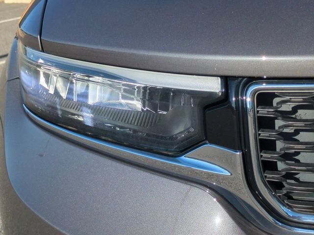 Used 2023 Jeep Grand Cherokee L Limited AWD/4WD image 10
