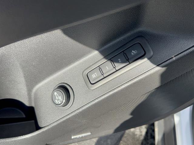 Used 2024 Chevrolet Equinox Premier image 15