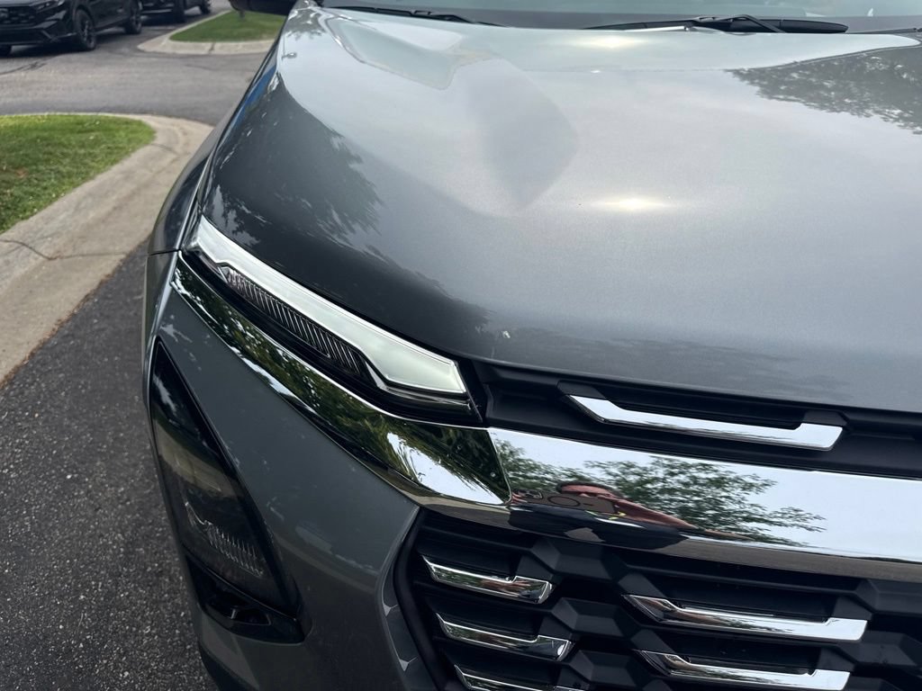 Used 2025 Chevrolet Equinox LT w/ Safety and Technology Package AWD/4WD image 3