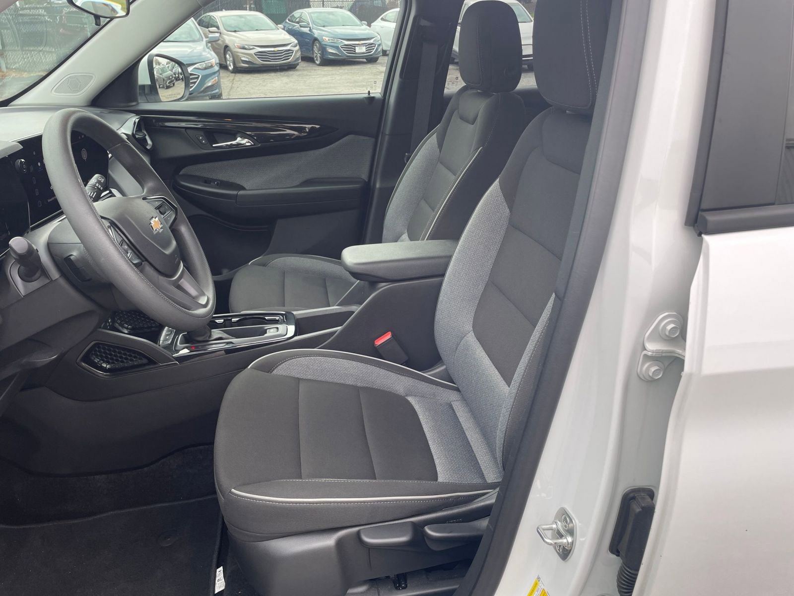 Used 2025 Chevrolet TrailBlazer LT image 24