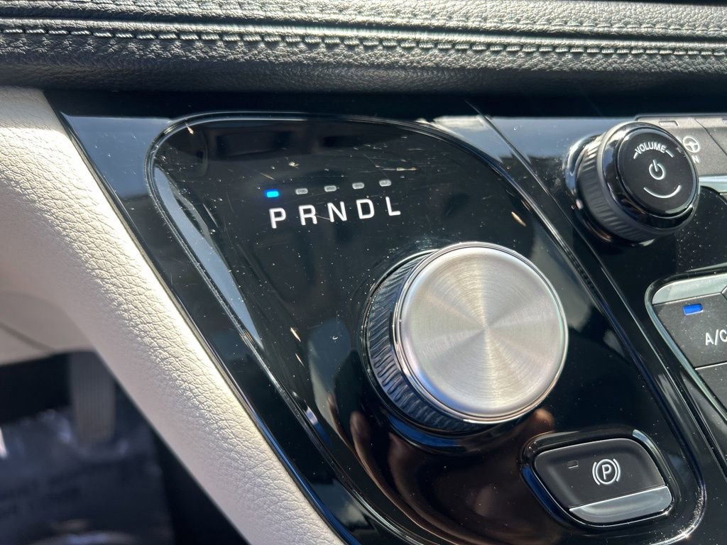 Used 2019 Chrysler Pacifica Limited w/ Tire & Wheel Group image 14