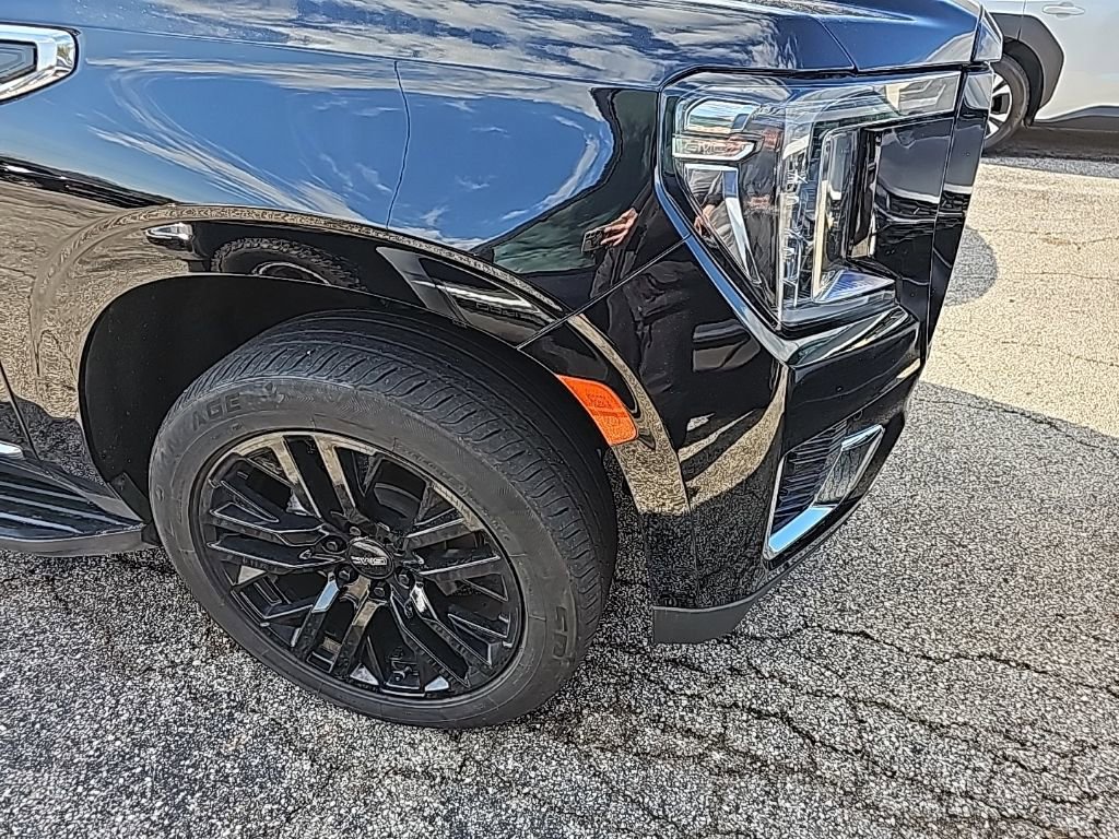 Used 2024 GMC Yukon XL SLT w/ SLT Luxury Package AWD/4WD image 12