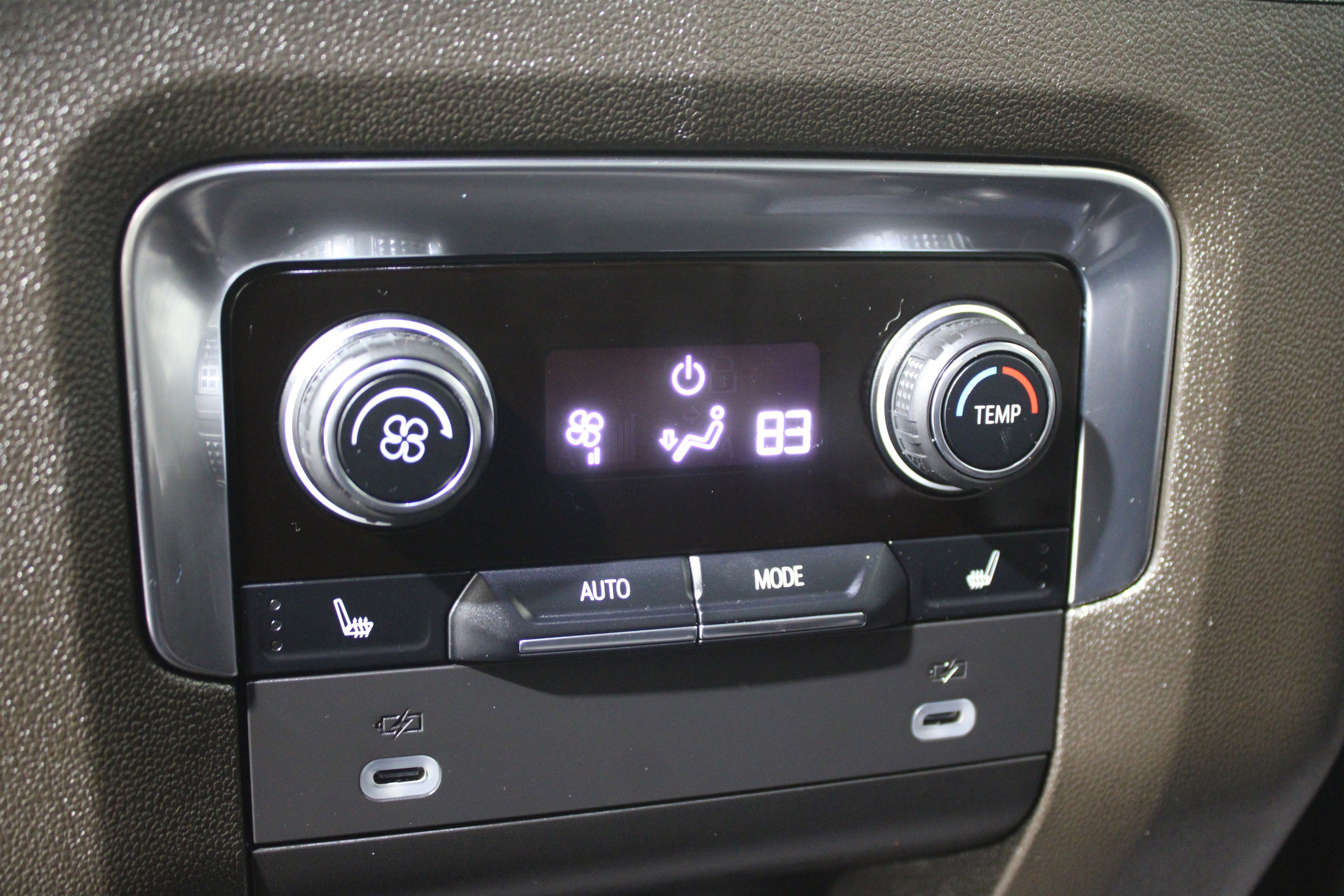 Used 2024 Chevrolet Tahoe LT w/ Luxury Package image 27