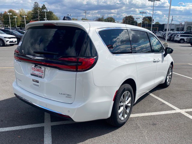 New 2026 Chrysler Pacifica Limited AWD/4WD image 8