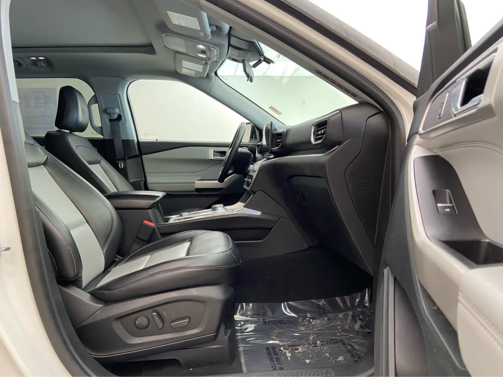 Used 2022 Ford Explorer XLT w/ Equipment Group 202A image 20