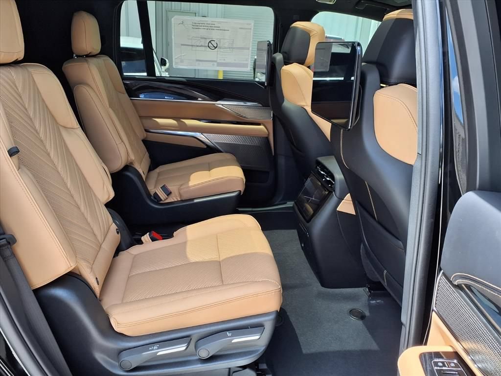 New 2026 Cadillac Escalade IQL Sport 2 w/ LPO, ONYX Package AWD/4WD image 10