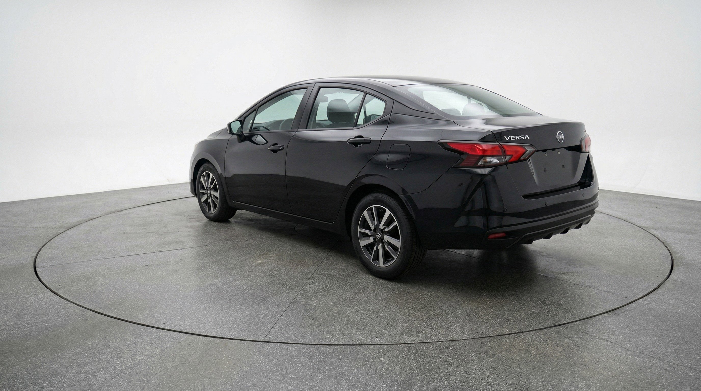 Used 2025 Nissan Versa SV image 6