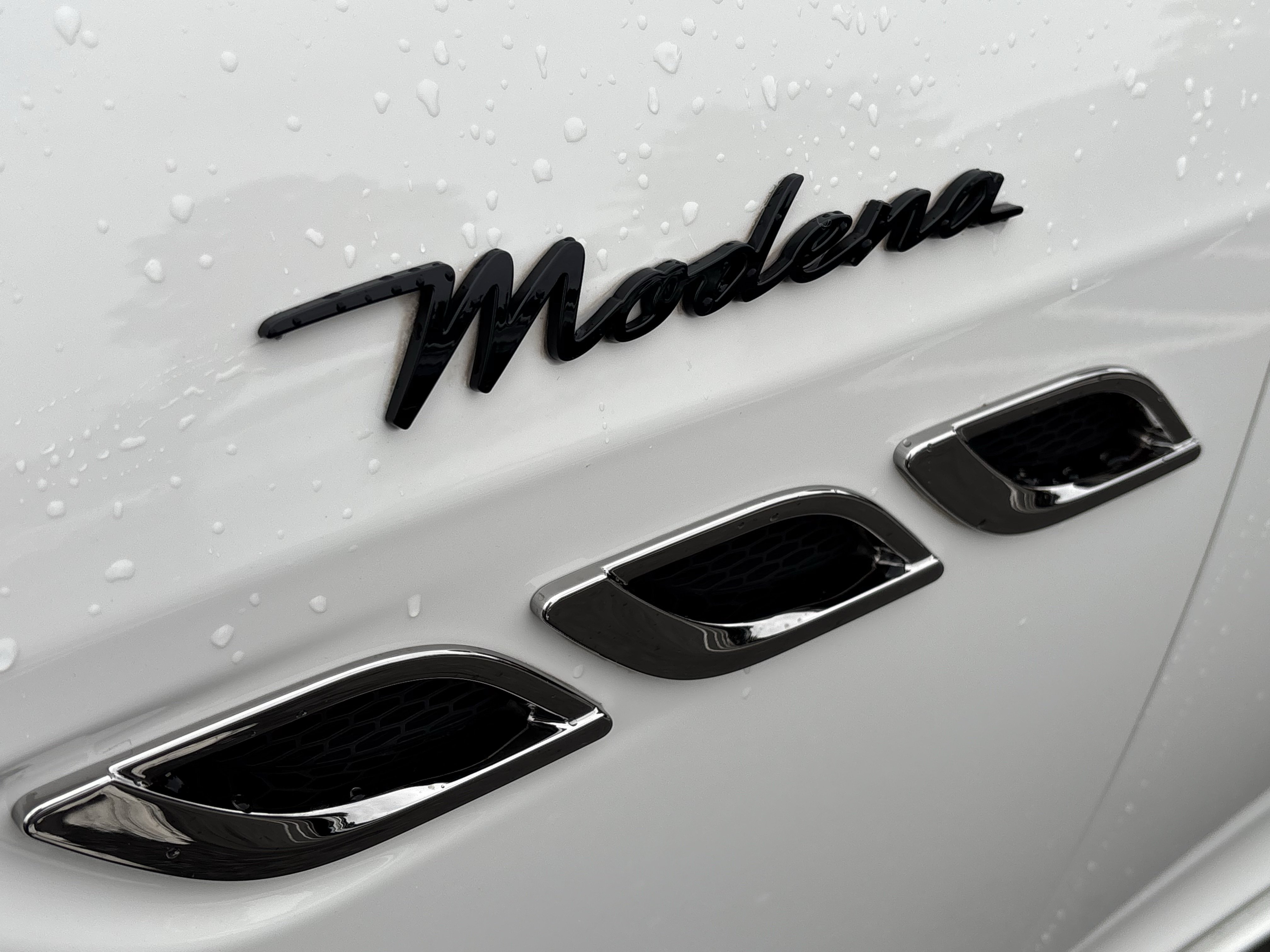 Used 2022 Maserati Quattroporte Modena RWD image 16
