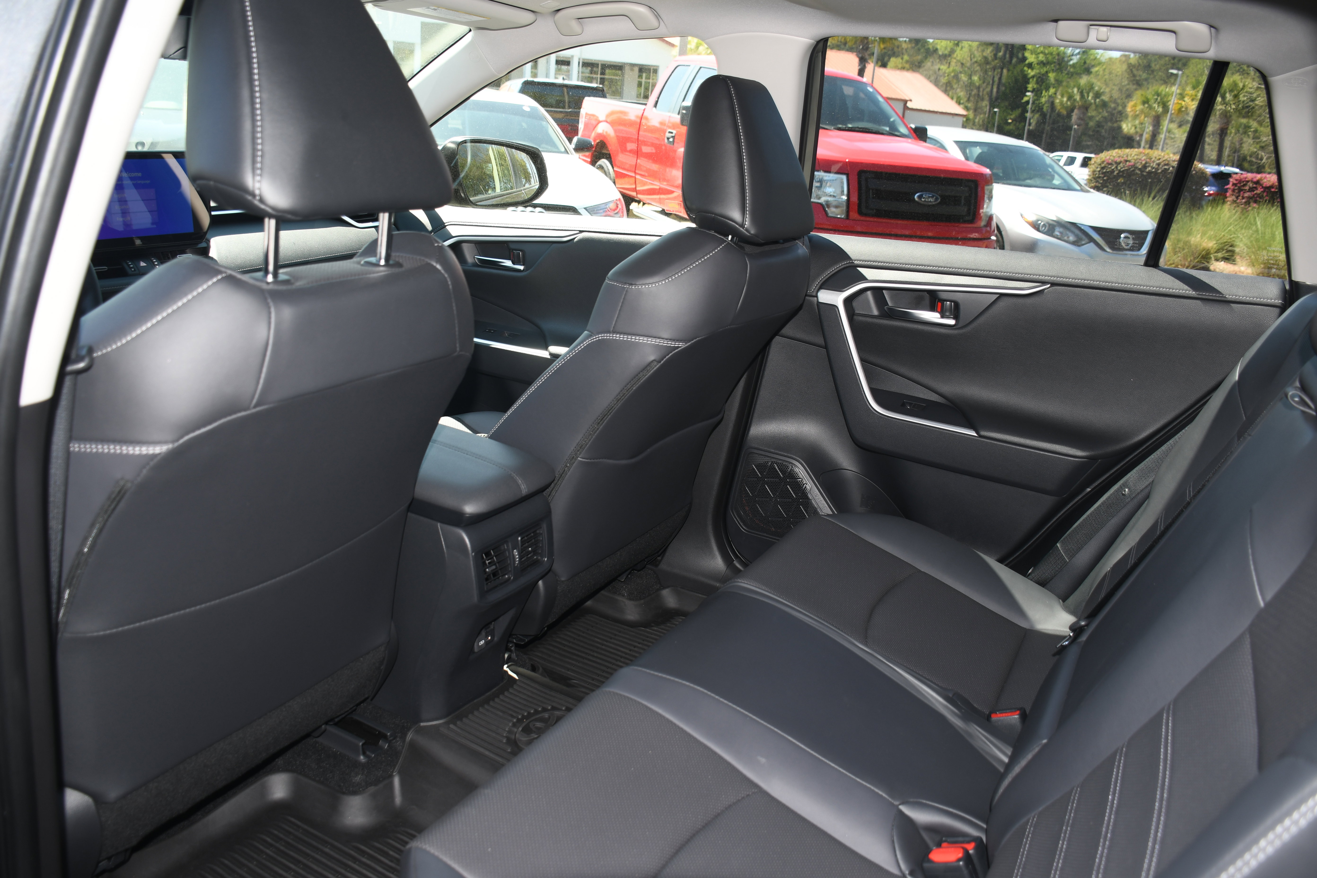 Used 2024 Toyota RAV4 Limited image 17