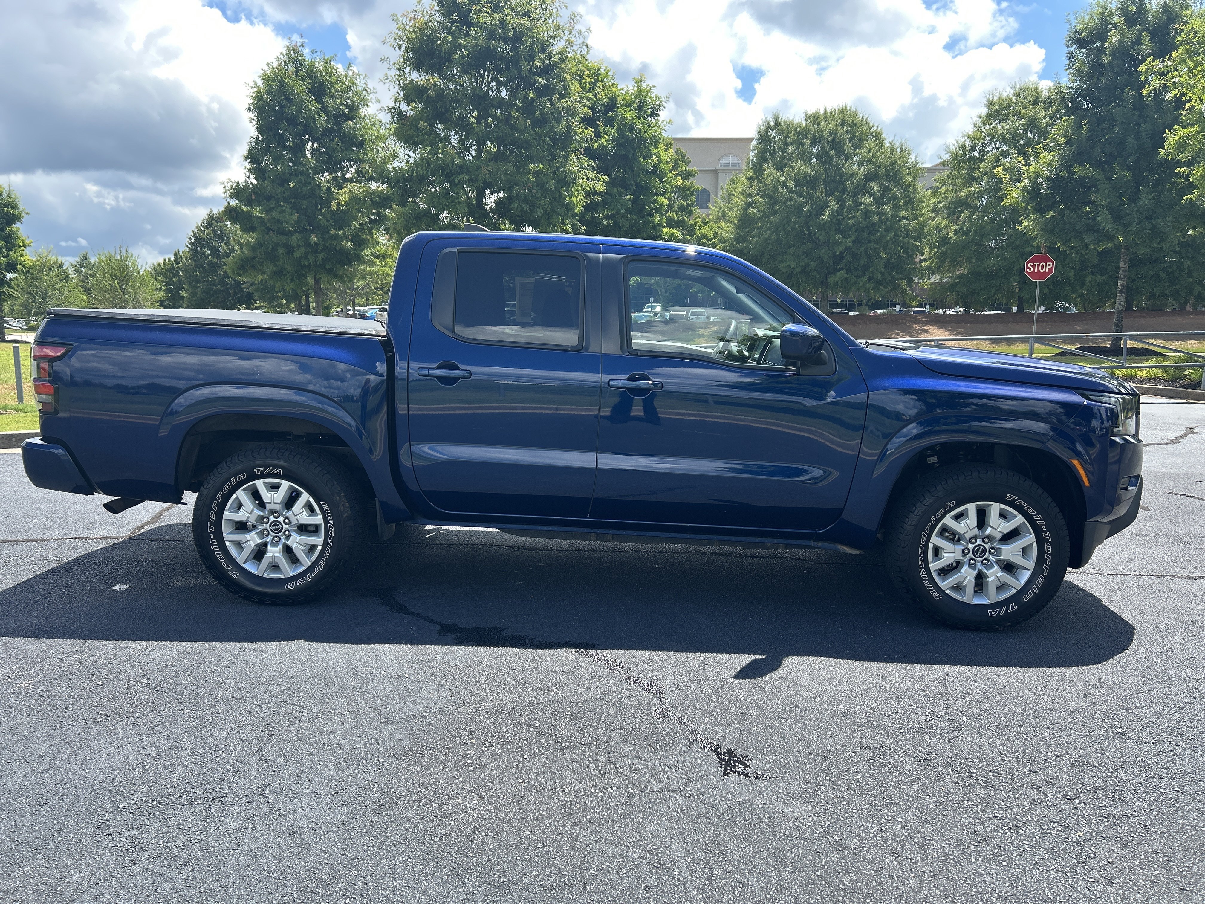 Used 2022 Nissan Frontier SV AWD/4WD image 11