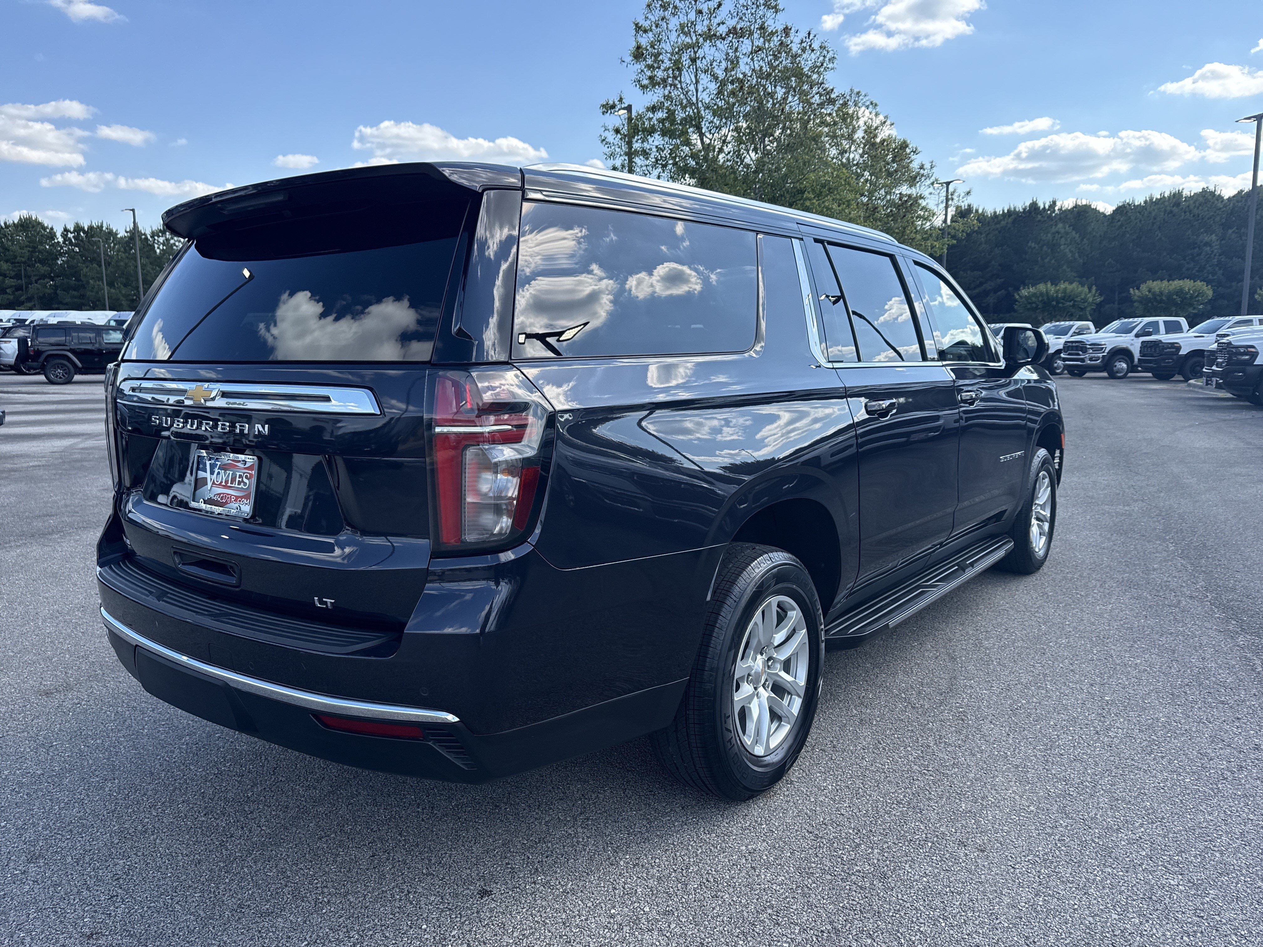 Used 2024 Chevrolet Suburban LT AWD/4WD image 7