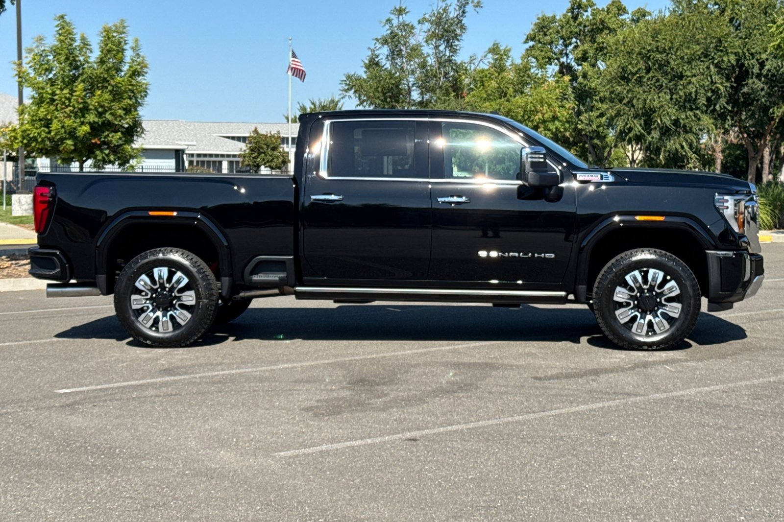 New 2025 GMC Sierra 2500 Denali w/ Denali Reserve Package image 3