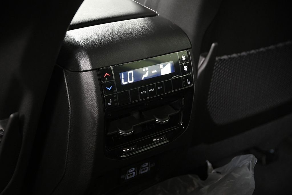 New 2025 Jeep Grand Cherokee L Limited w/ Black Appearance Package image 10