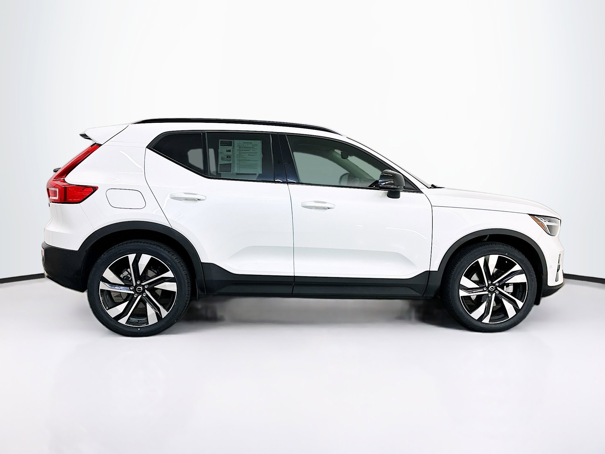 Used 2023 Volvo XC40 B5 Plus w/ Protection Package image 10