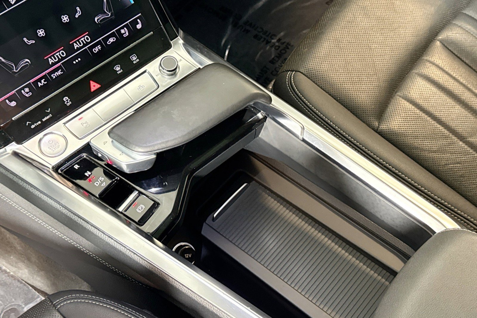 Used 2019 Audi e-tron Premium Plus w/ Cold Weather Package image 16