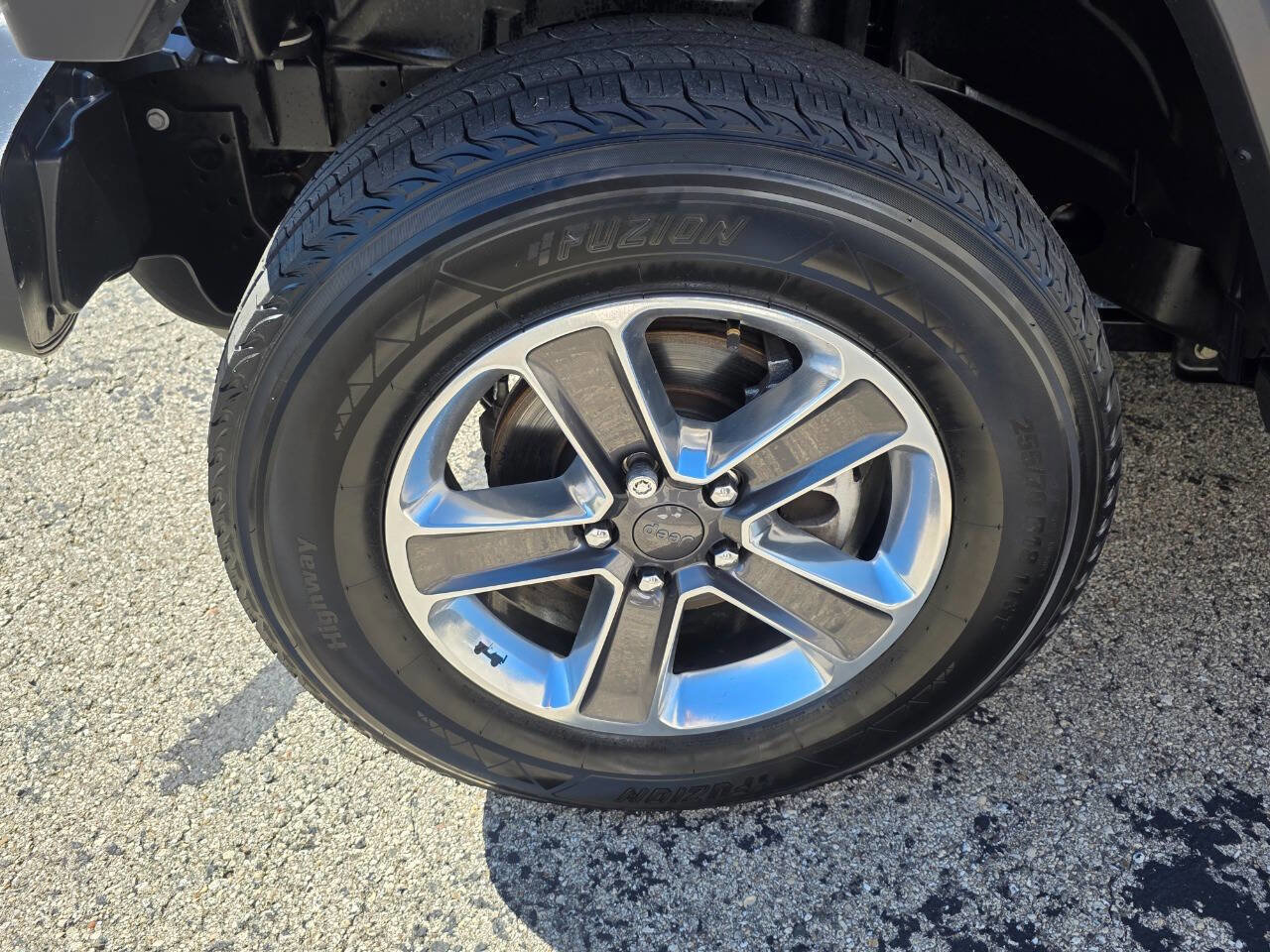 Used 2020 Jeep Wrangler Unlimited Sahara image 25