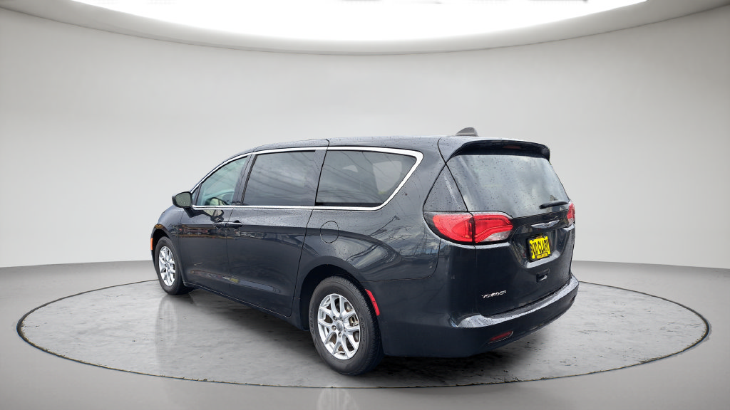 Used 2023 Chrysler Voyager LX FWD image 15
