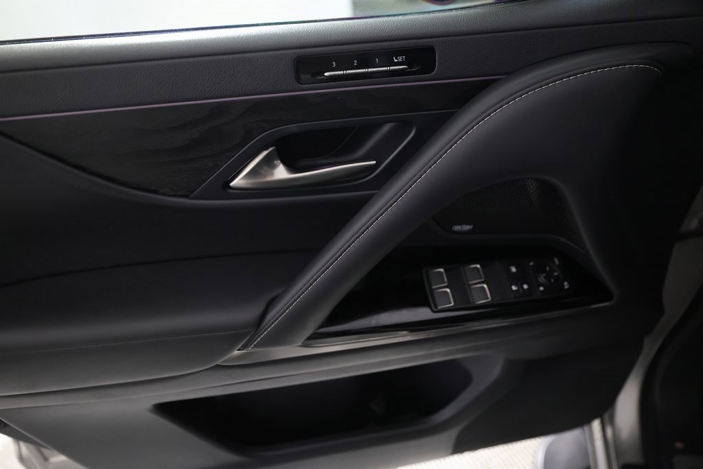 Used 2024 Lexus LX 600 4WD w/ Appearance Package image 21