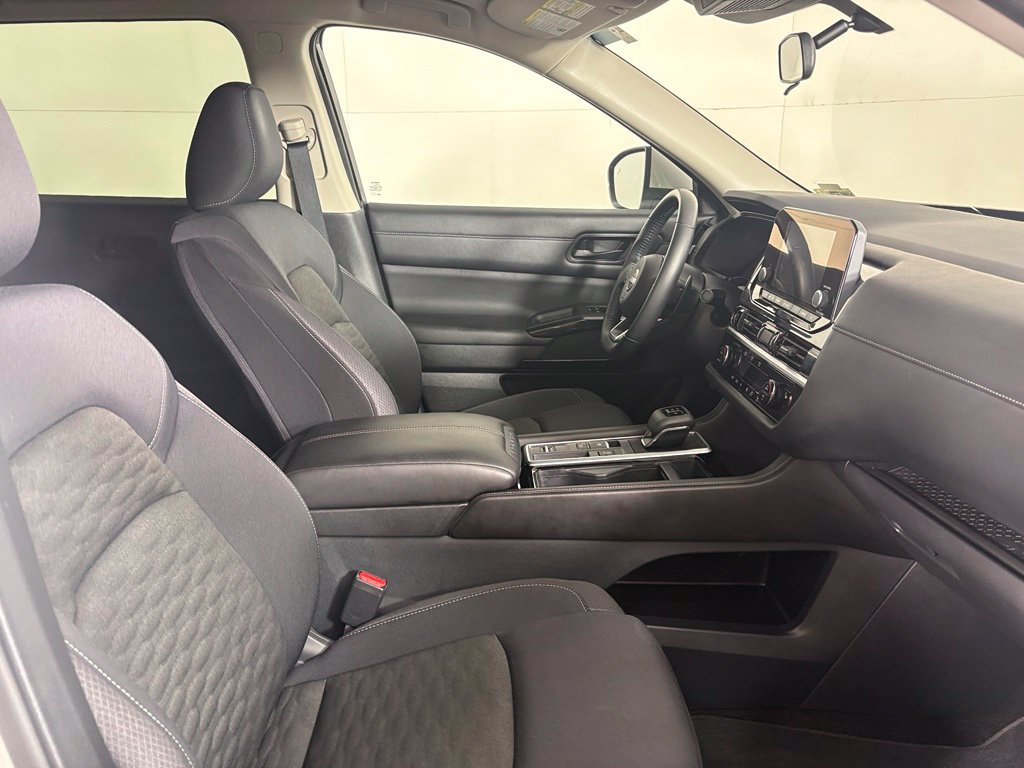 Used 2024 Nissan Pathfinder SV FWD image 14