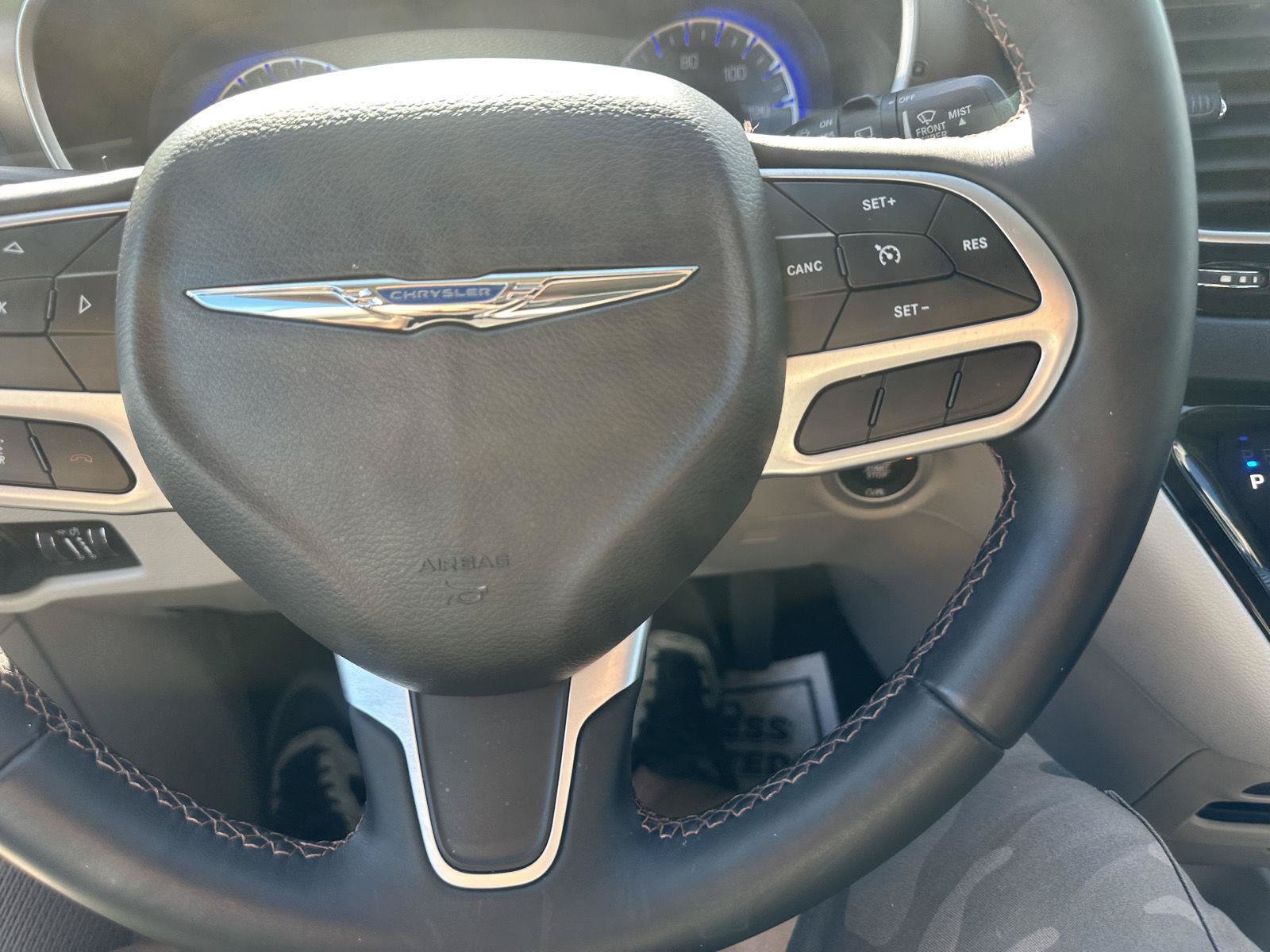 Used 2018 Chrysler Pacifica Touring-L FWD image 25