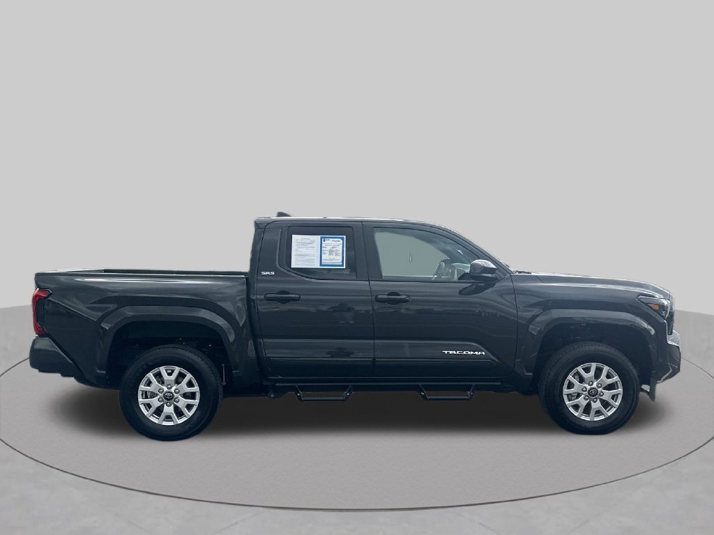 Used 2025 Toyota Tacoma SR5 AWD/4WD image 9