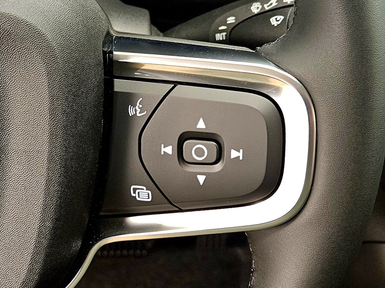 New 2026 Volvo XC40 B5 Ultra w/ Climate Package AWD/4WD image 40