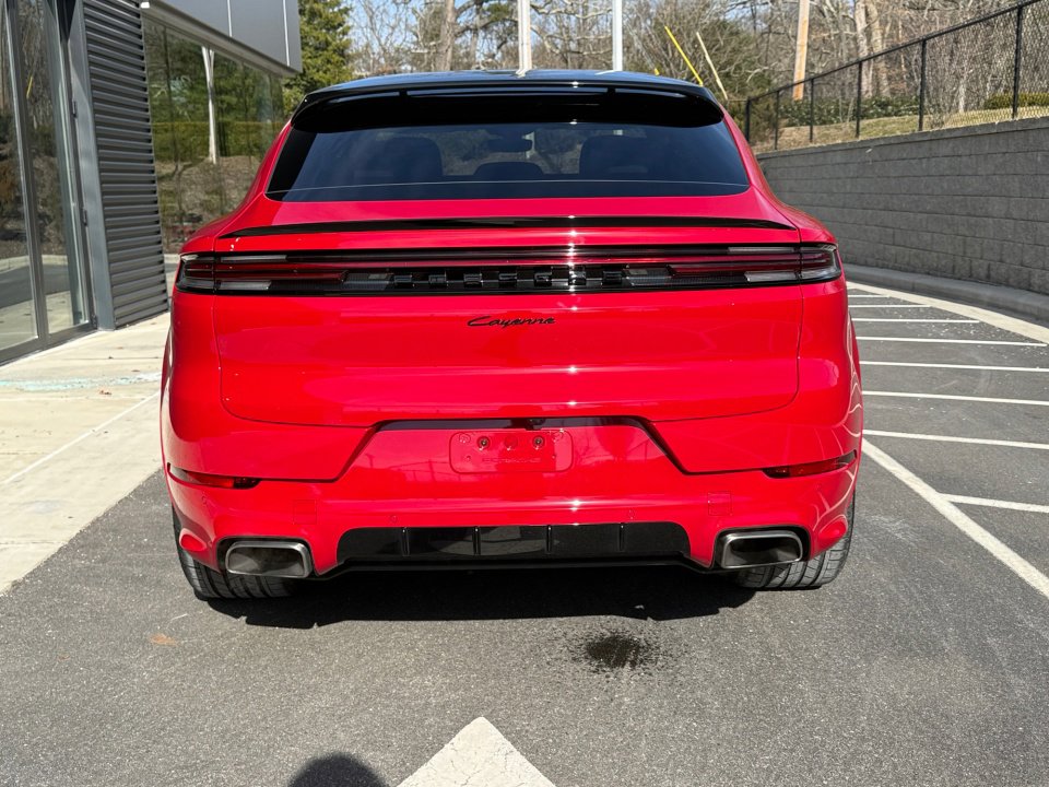 Certified 2025 Porsche Cayenne Coupe image 6