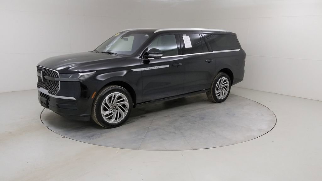 Used 2025 Lincoln Navigator L Reserve image 21