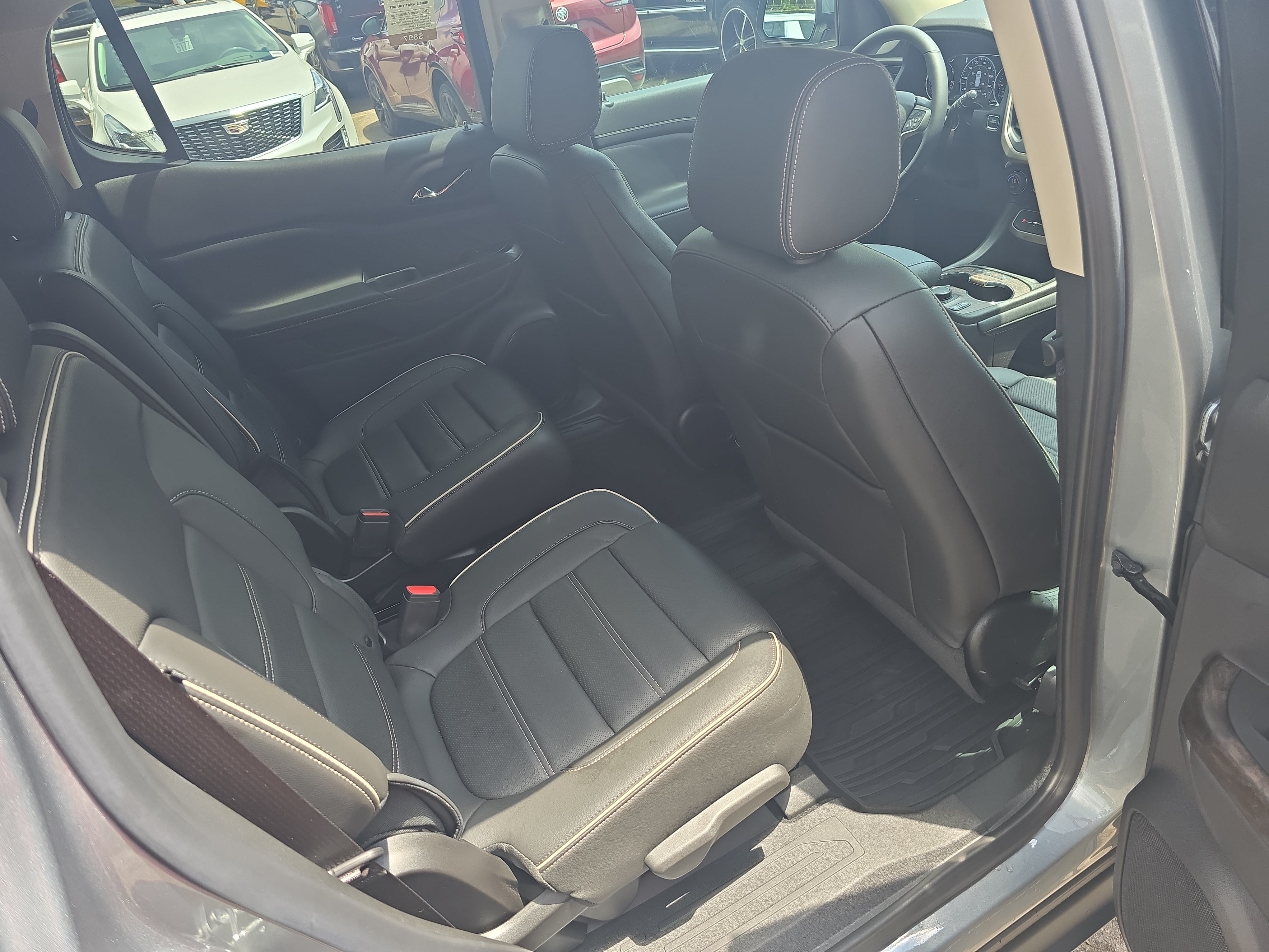 Used 2023 GMC Acadia Denali w/ Denali Ultimate Package FWD image 11