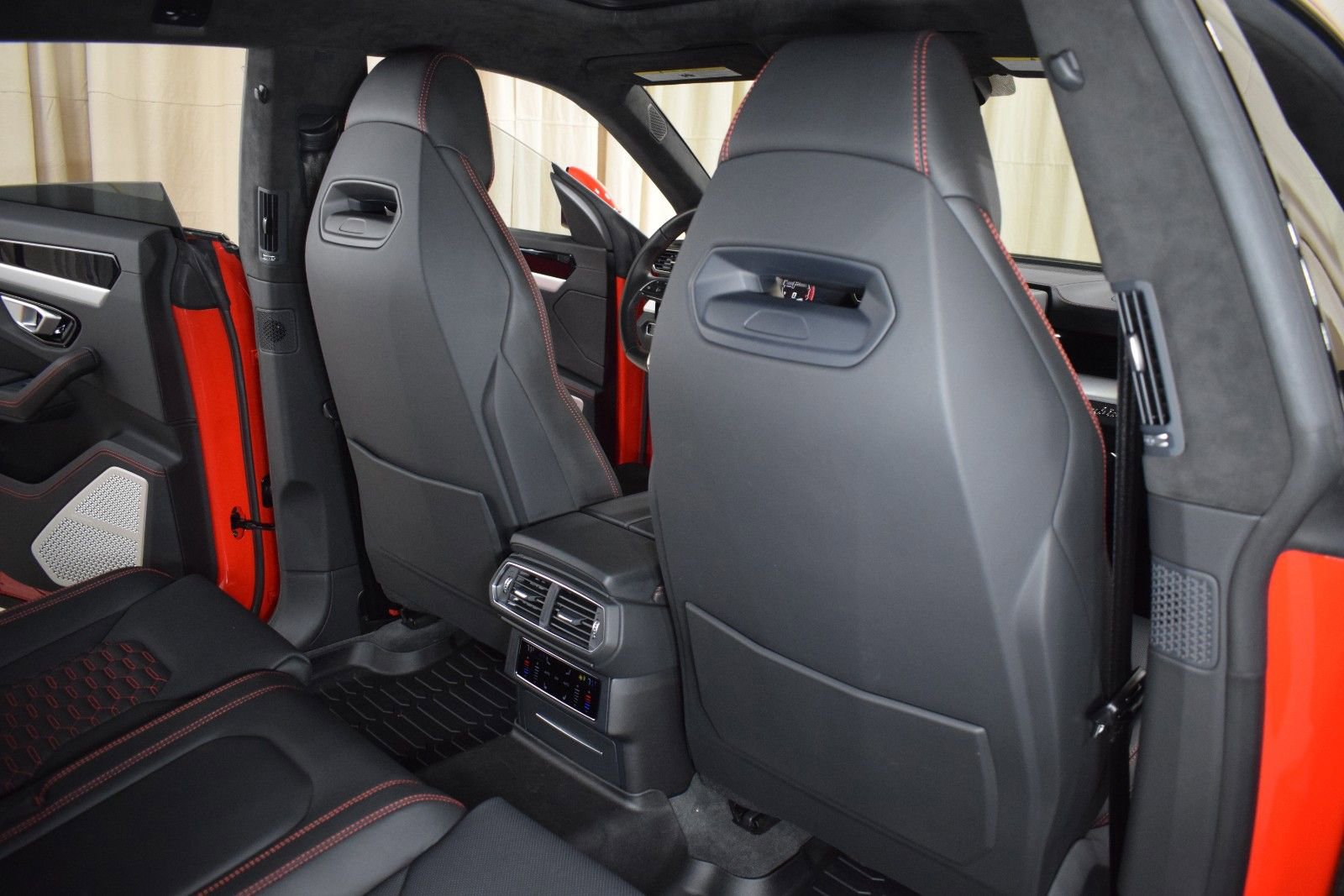 Used 2019 Lamborghini Urus AWD/4WD image 18