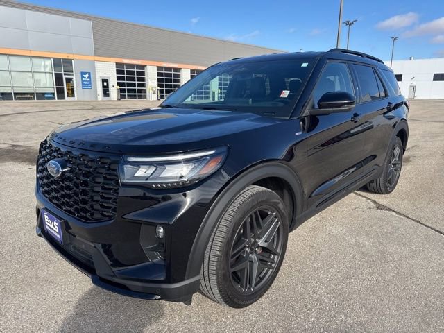 Used 2025 Ford Explorer ST-Line w/ Premium Package image 2