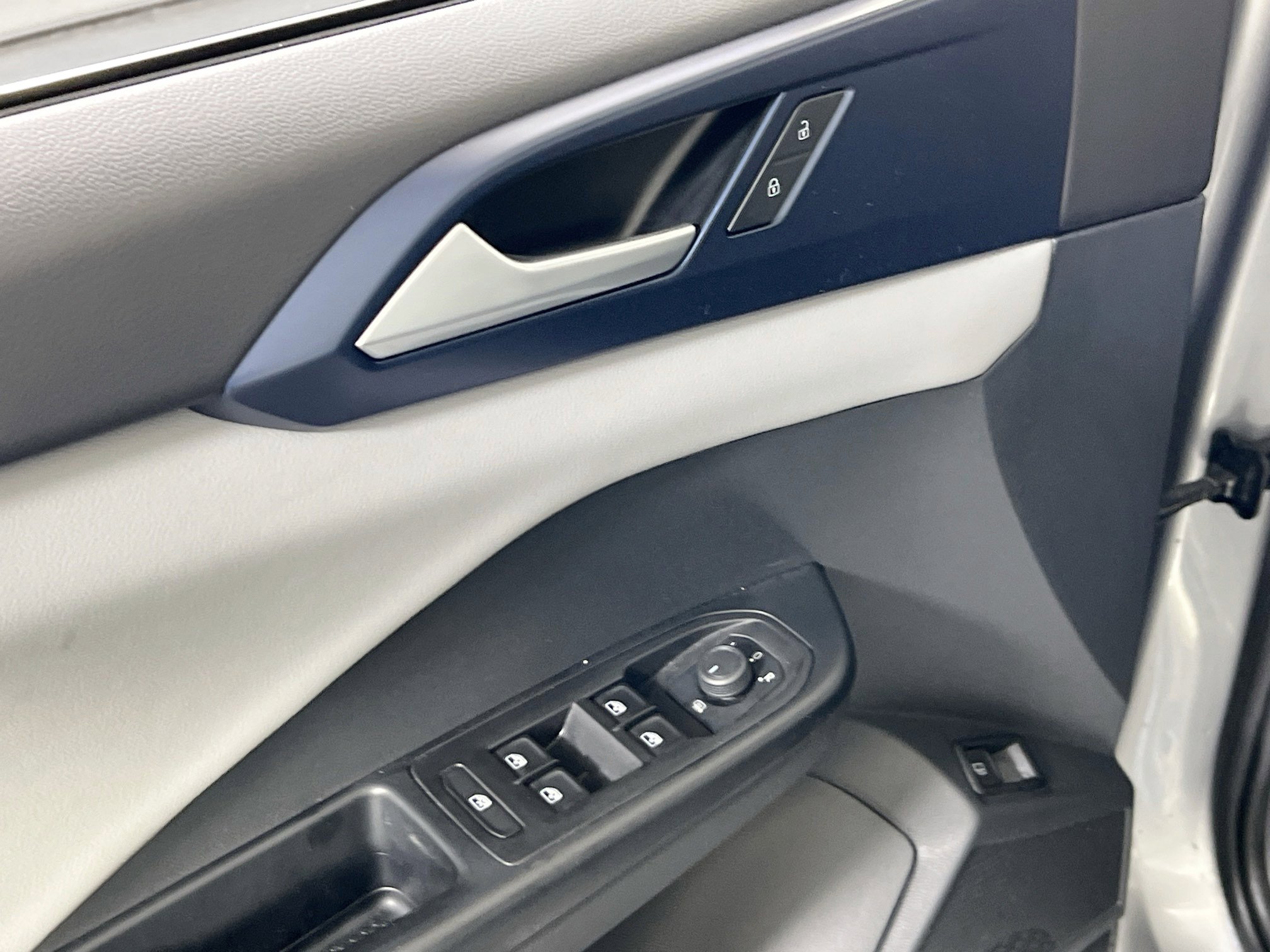 Used 2023 Volkswagen Taos SE AWD/4WD image 17