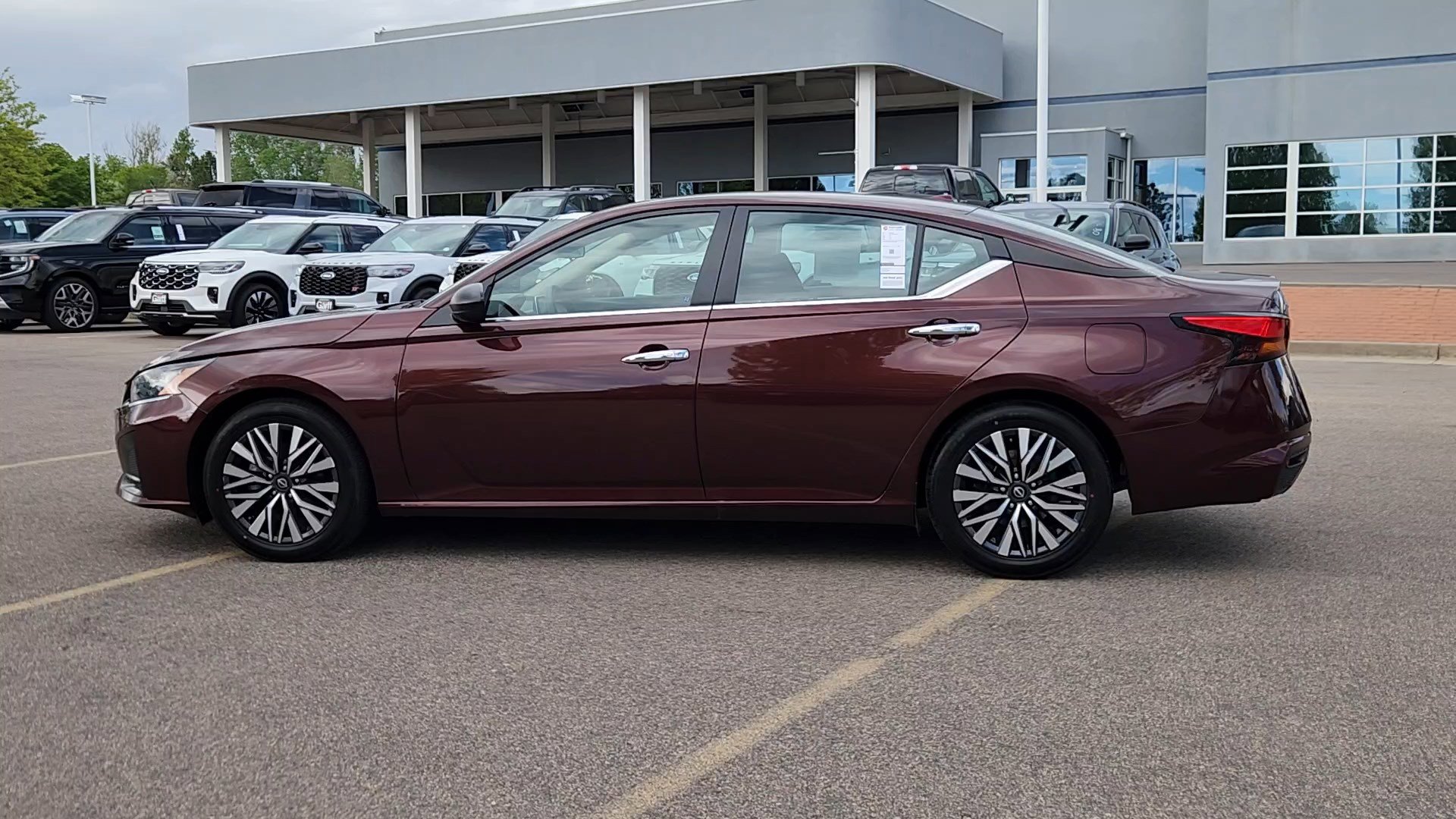 Used 2024 Nissan Altima 2.5 SV FWD image 25