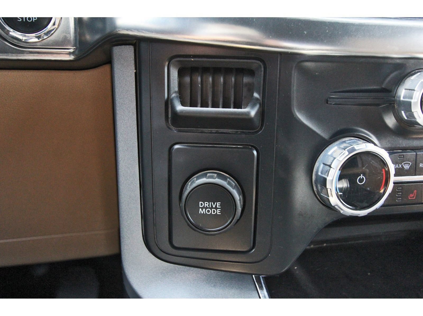 Used 2023 Ford F150 Lariat RWD image 29
