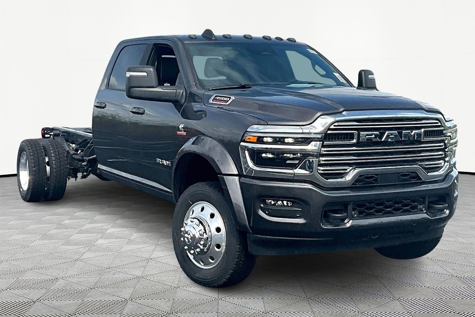 New 2026 RAM 4500 4x4 Crew Cab DRW image 2