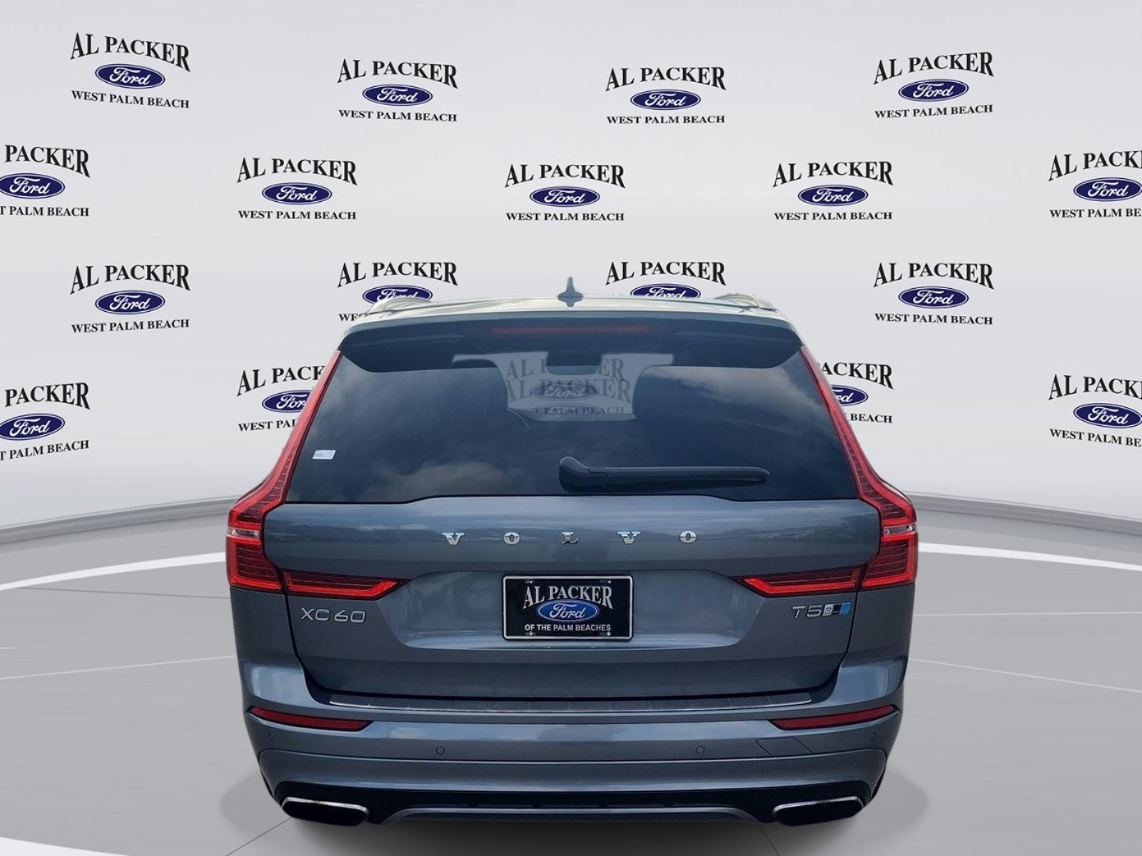 Used 2018 Volvo XC60 T5 R-Design w/ Convenience Package AWD/4WD image 5