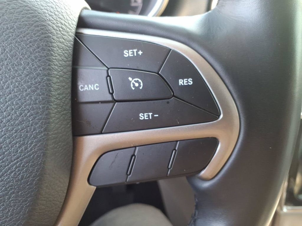 Used 2021 Jeep Grand Cherokee Limited AWD/4WD image 29