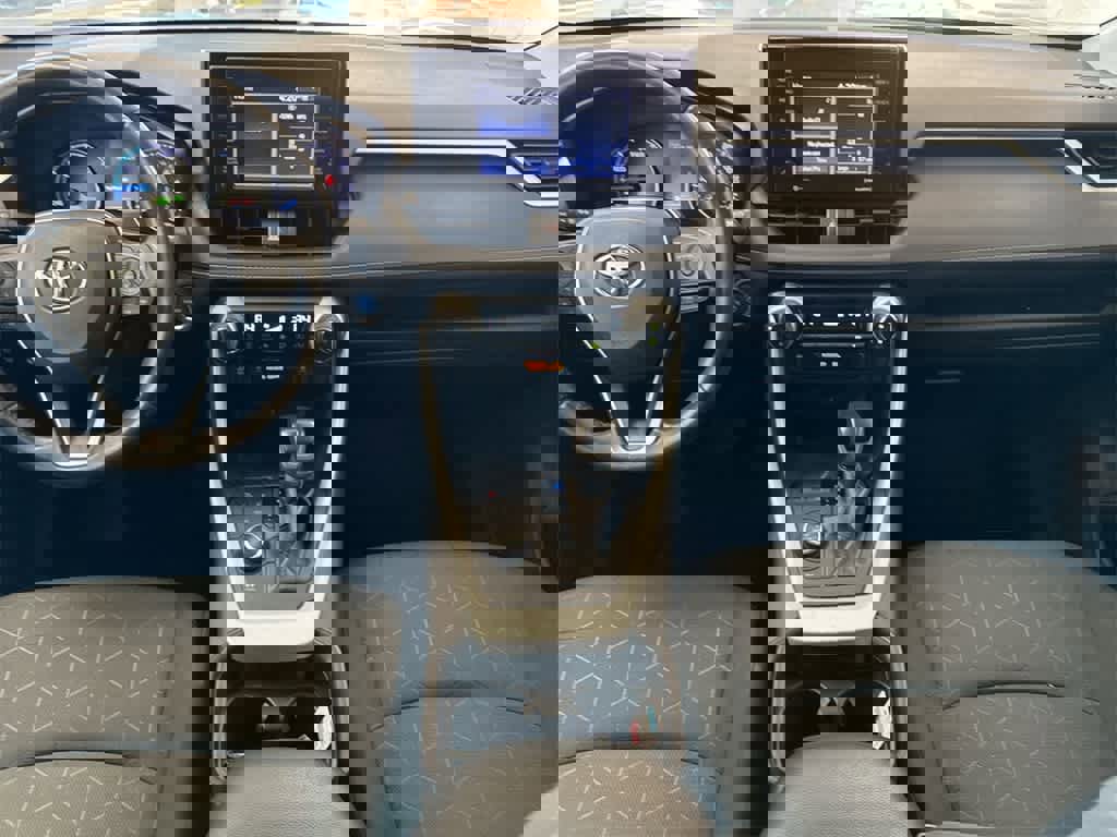 Used 2021 Toyota RAV4 XLE w/ Convenience Package image 29