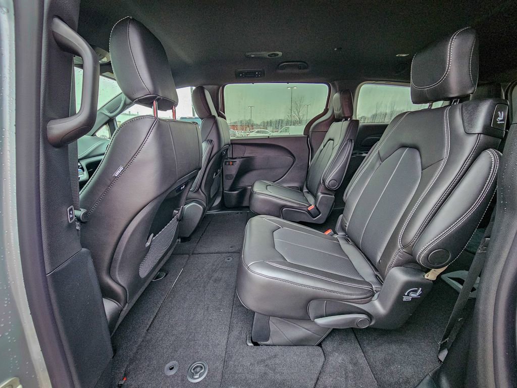 New 2026 Chrysler Pacifica Select image 31
