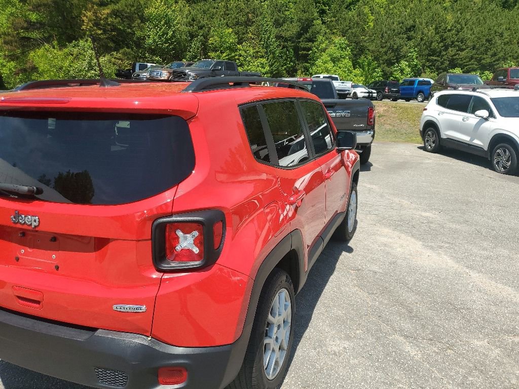 Used 2022 Jeep Renegade Latitude AWD/4WD image 6