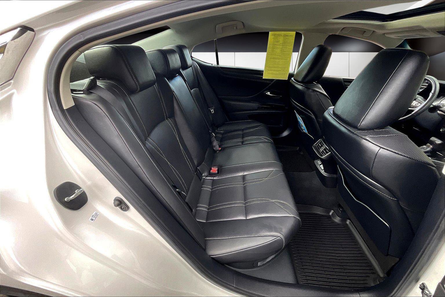 Used 2025 Lexus ES 300h w/ Luxury Package image 29