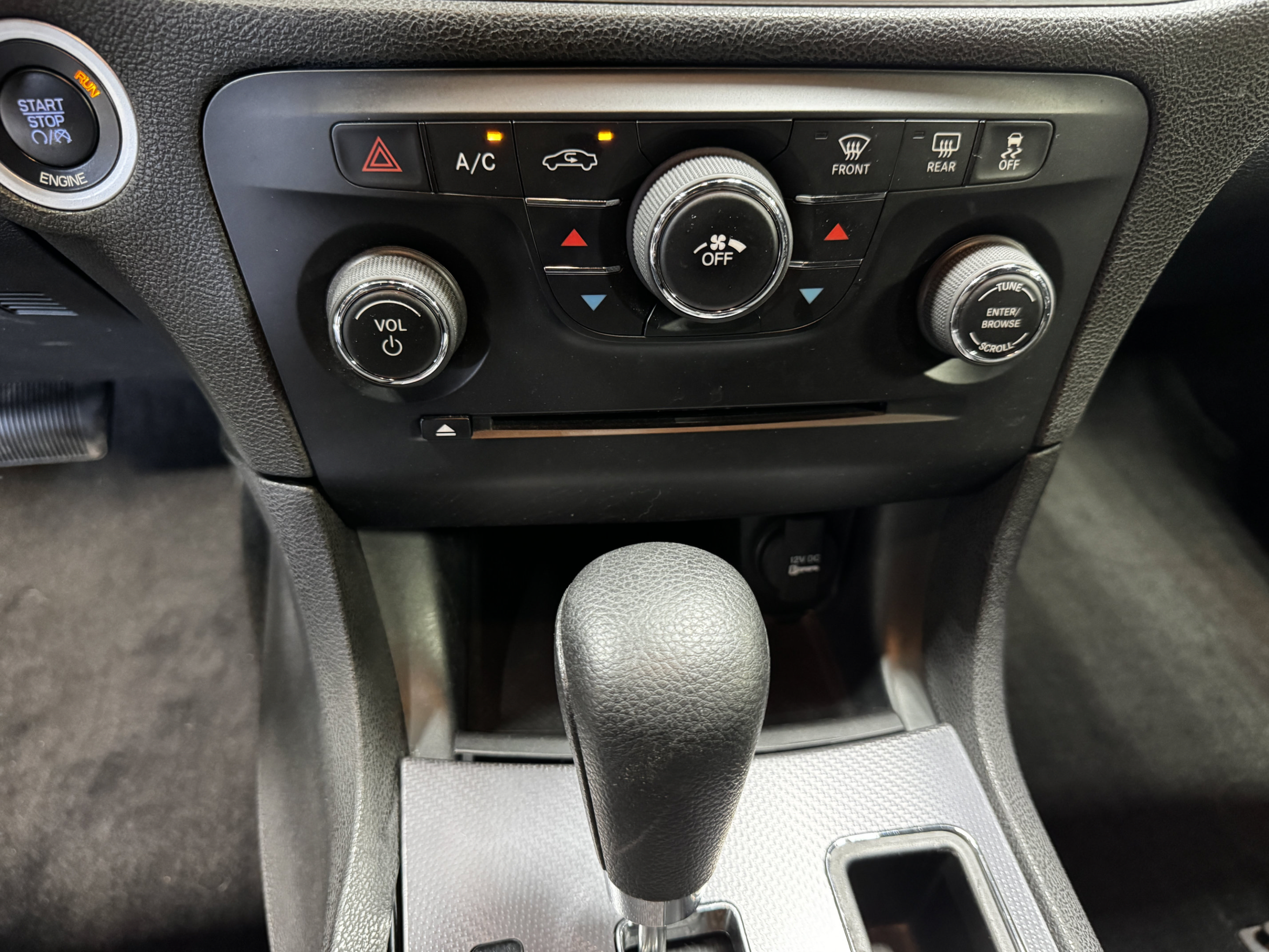 Used 2014 Dodge Charger SE RWD image 25