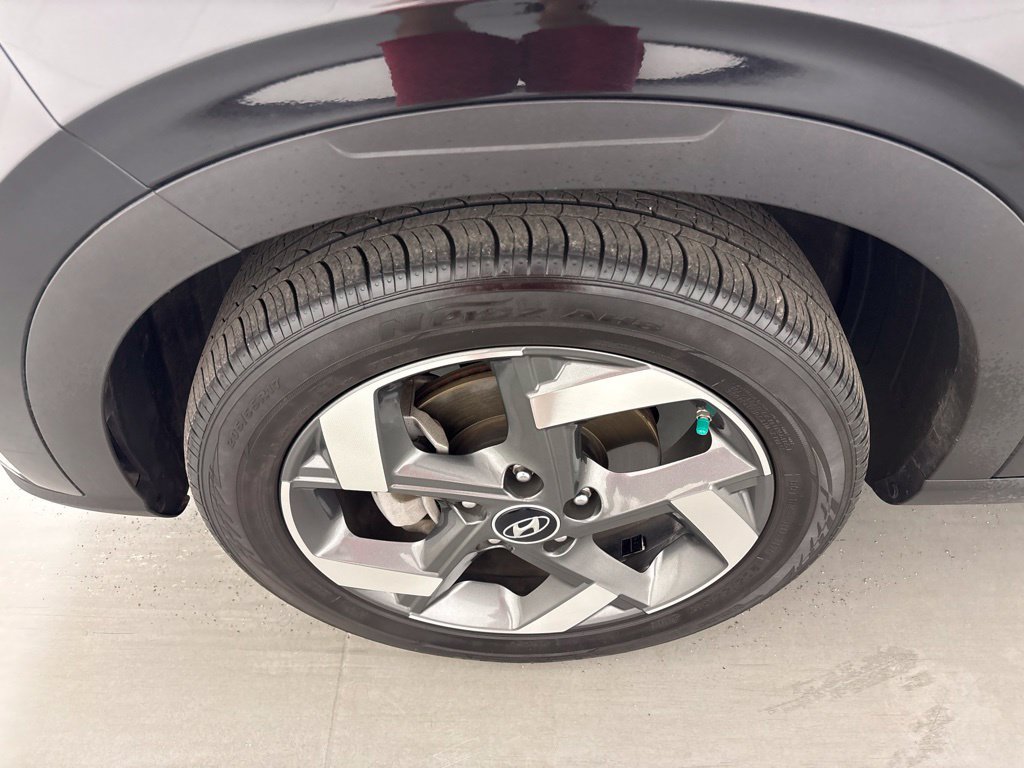 Used 2025 Hyundai Venue SEL FWD image 11